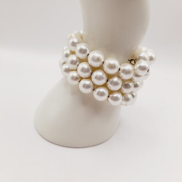 Vintage Faux Pearl Memory Wire Bracelet – 1950s Jewelry – One Size Fits Most 21” - Picture 10 of 11